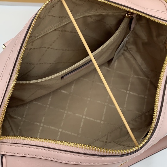 Michael Kors med Duffle Travel - Leather/Coated  Light Powder Blush - Picture 10 of 16